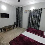 Premium Hotel Opposite Nizamuddin Railway Station