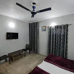 Premium Hotel Opposite Nizamuddin Railway Station