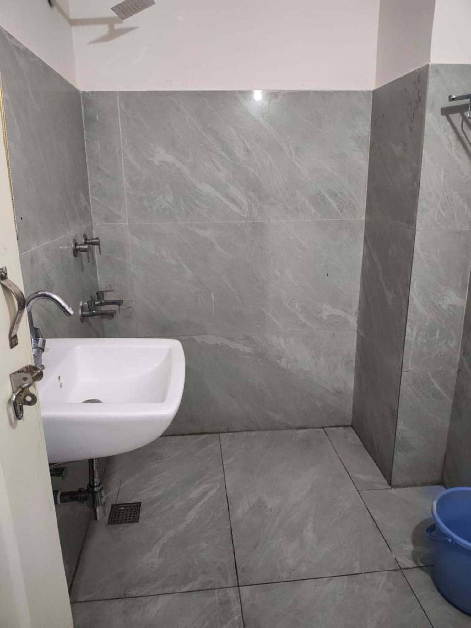 Premium Opposite Nizamuddin Railway Station Hotel 4*