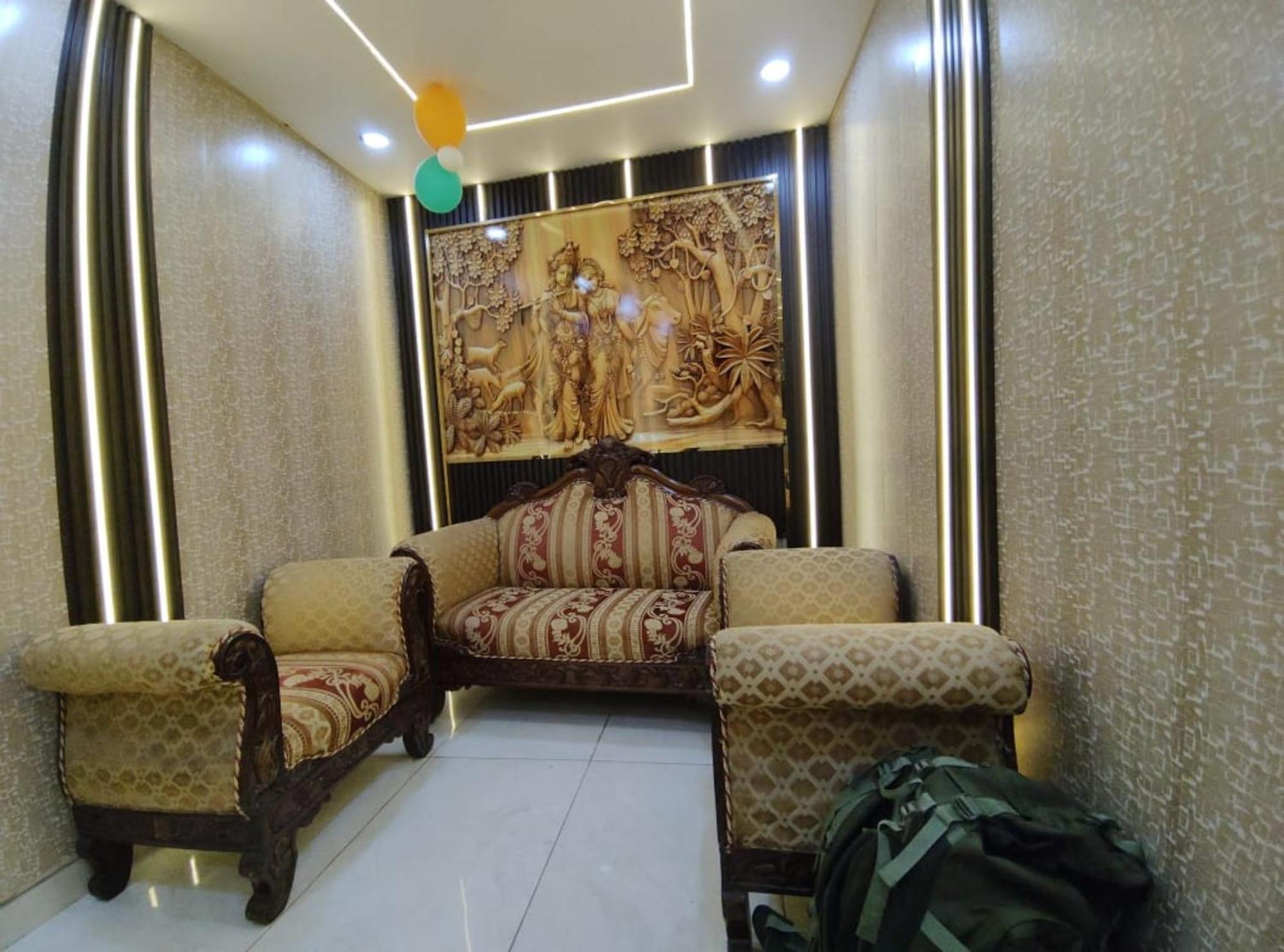 Premium Opposite Nizamuddin Railway Station 4*