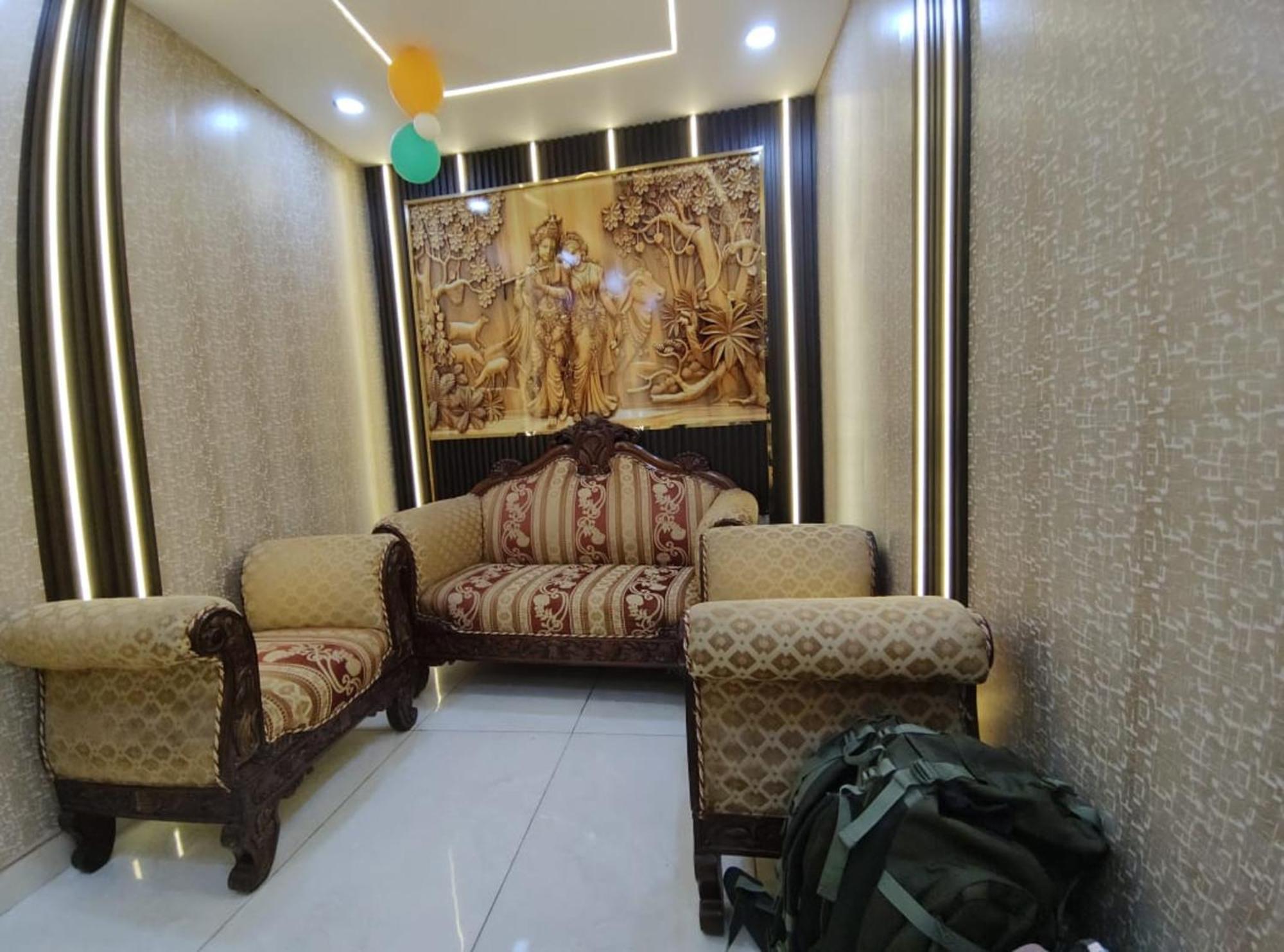 Hotel Premium Opposite Nizamuddin Railway Station 4*