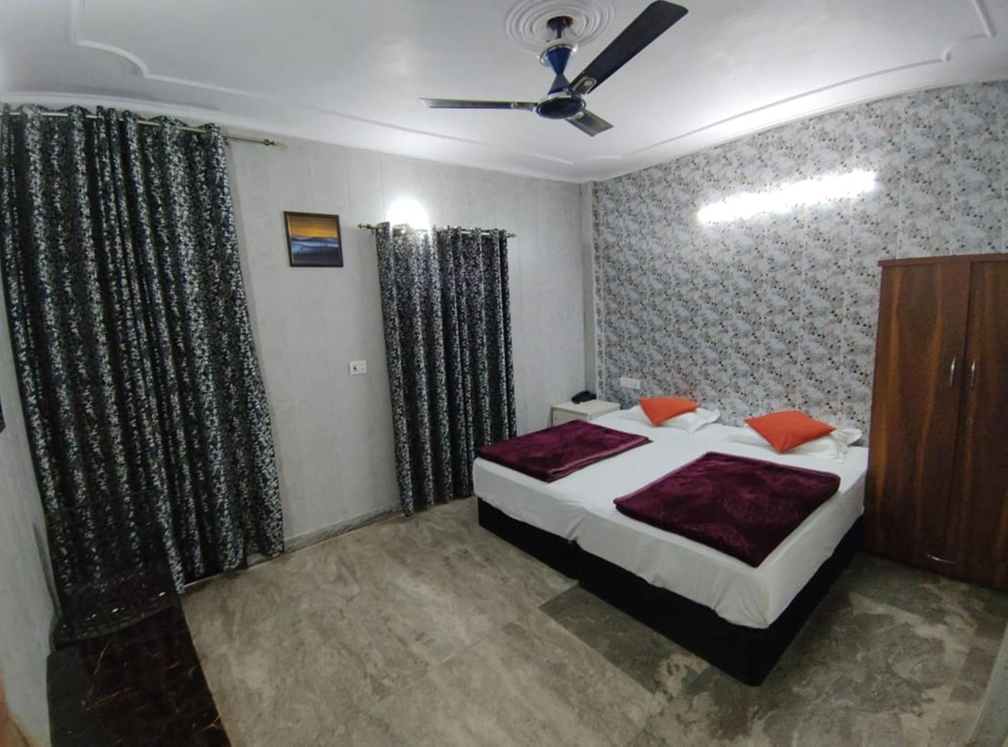 Premium Opposite Nizamuddin Railway Station New Delhi